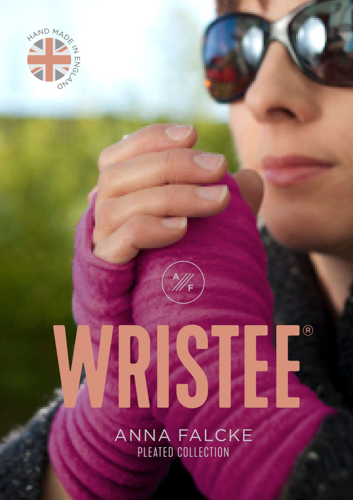 Wristee-A4-stand-visual2